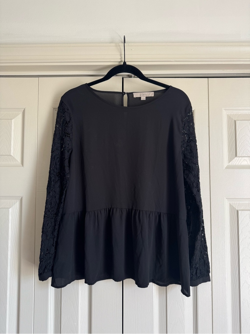 Ann Taylor LOFT Long-sleeve Peplum Blouse Lace Sleeves Black Size Medium